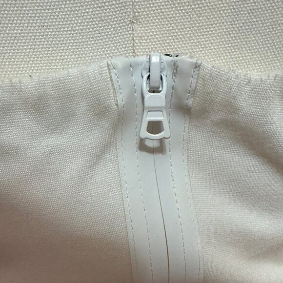 *NWT* Alice + Olivia White Off The Shoulder Midi Dorinda Dress - Size 6 - Picture 7 of 10